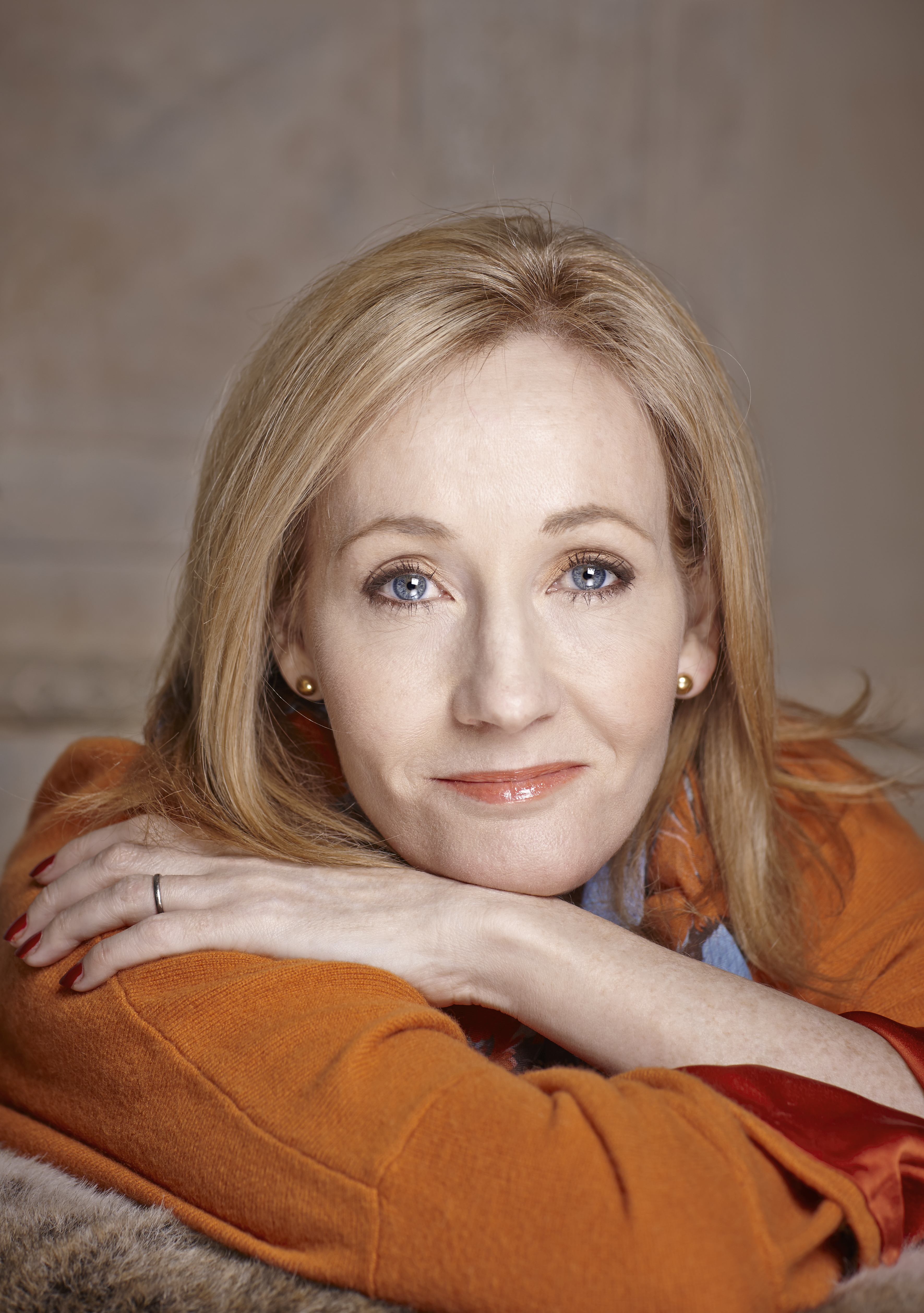 J.K. Rowling har skrivit böckerna om Harry Potter.