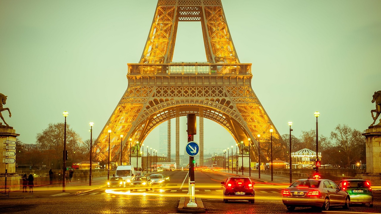 Eiffeltornet började byggas redan 1887.
