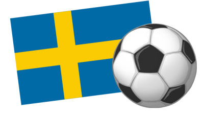 En svensk flagga bakom en fotboll.