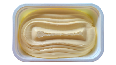 Ett smörpaket av plast fyllt med margarin.