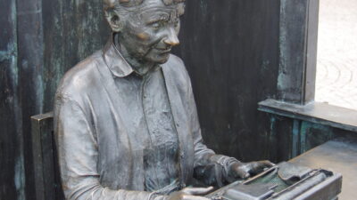 En staty av Astrid Lindgren