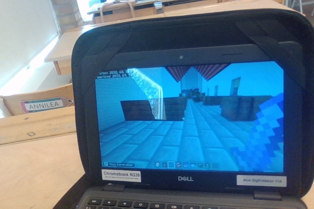En skärm som visar Minecraft.