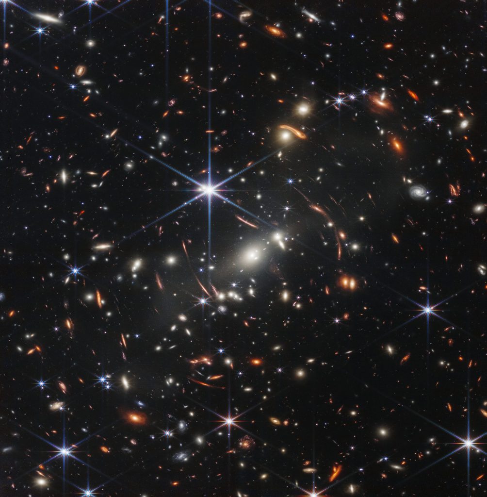 En bild på galaxer långt borta i rymden.