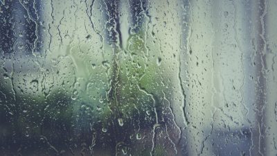 Regn på en fönsterruta